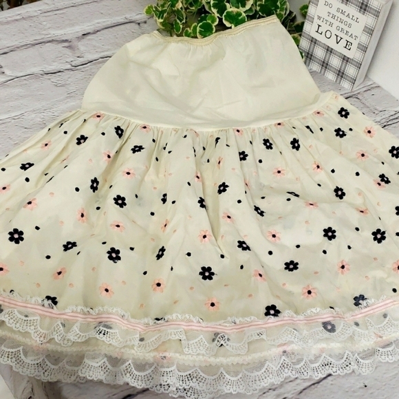 Vintage 50s Half Slip Embroiidered Flowers. Acetate GUC See Pics - Picture 15 of 15